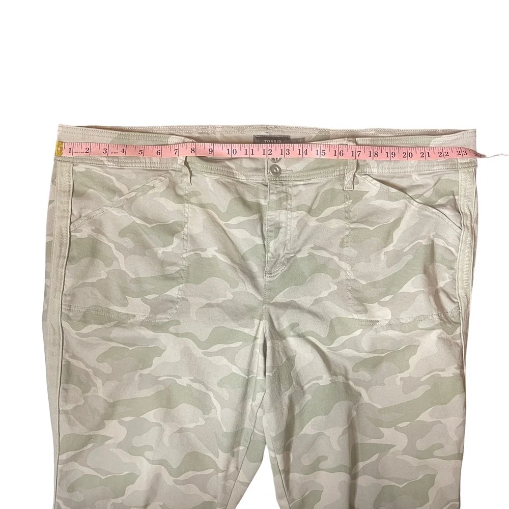 Torrid Crop Aviator Skinny Stretch‎ Twill Mid-Rise Pant In Camo